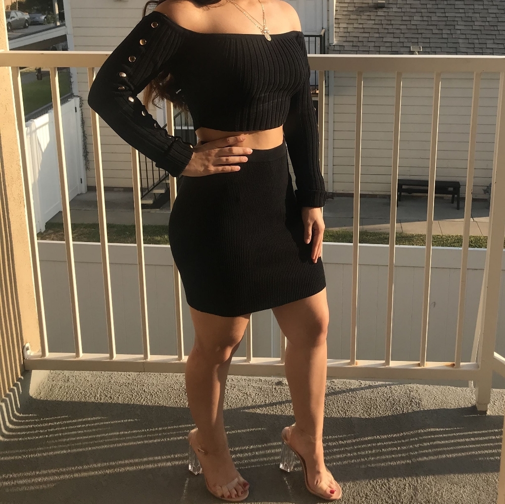 Black off shoulder knitted ribbed skirt set